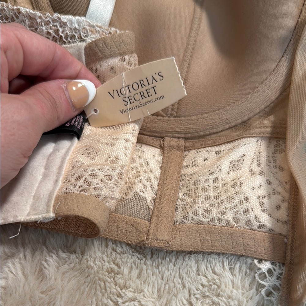 Victoria Secert Elegant Lace Women's Intimate in Cream and Tan - Picture 4 of 8